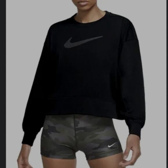 Nike Tops - Nike black women's size xs crewneck cropped sweatshirt